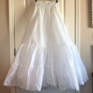 White 2-Tier wedding dress slip.